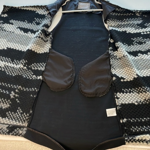 Guest Editor ANTHROPOLOGIE XS Black White Aztec Wool Waterfall Vest Boho Hippie - Picture 9 of 11